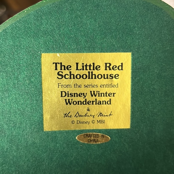 Disney winter wonderland collection “the little red schoolhouse” - Picture 5 of 6